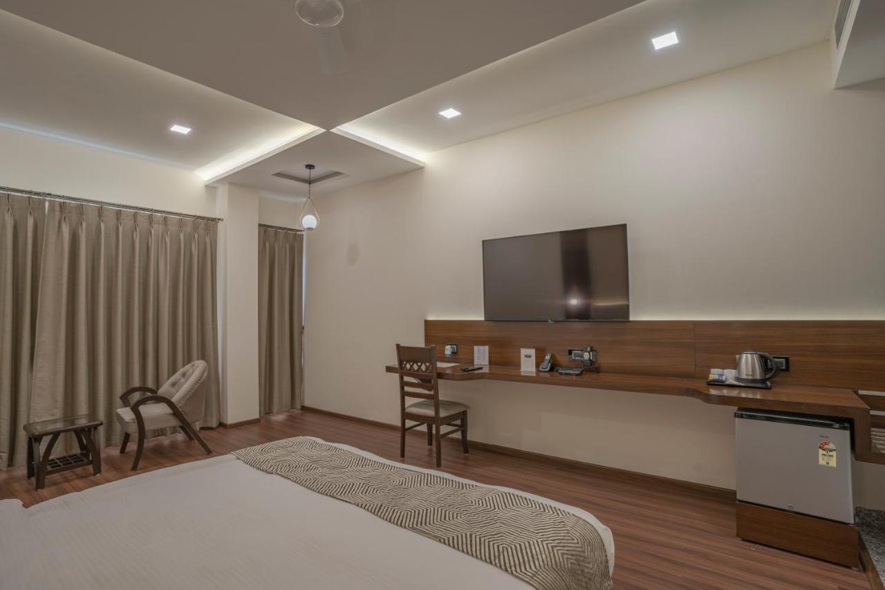 Hotel Stay Casa Бопал Екстериор снимка